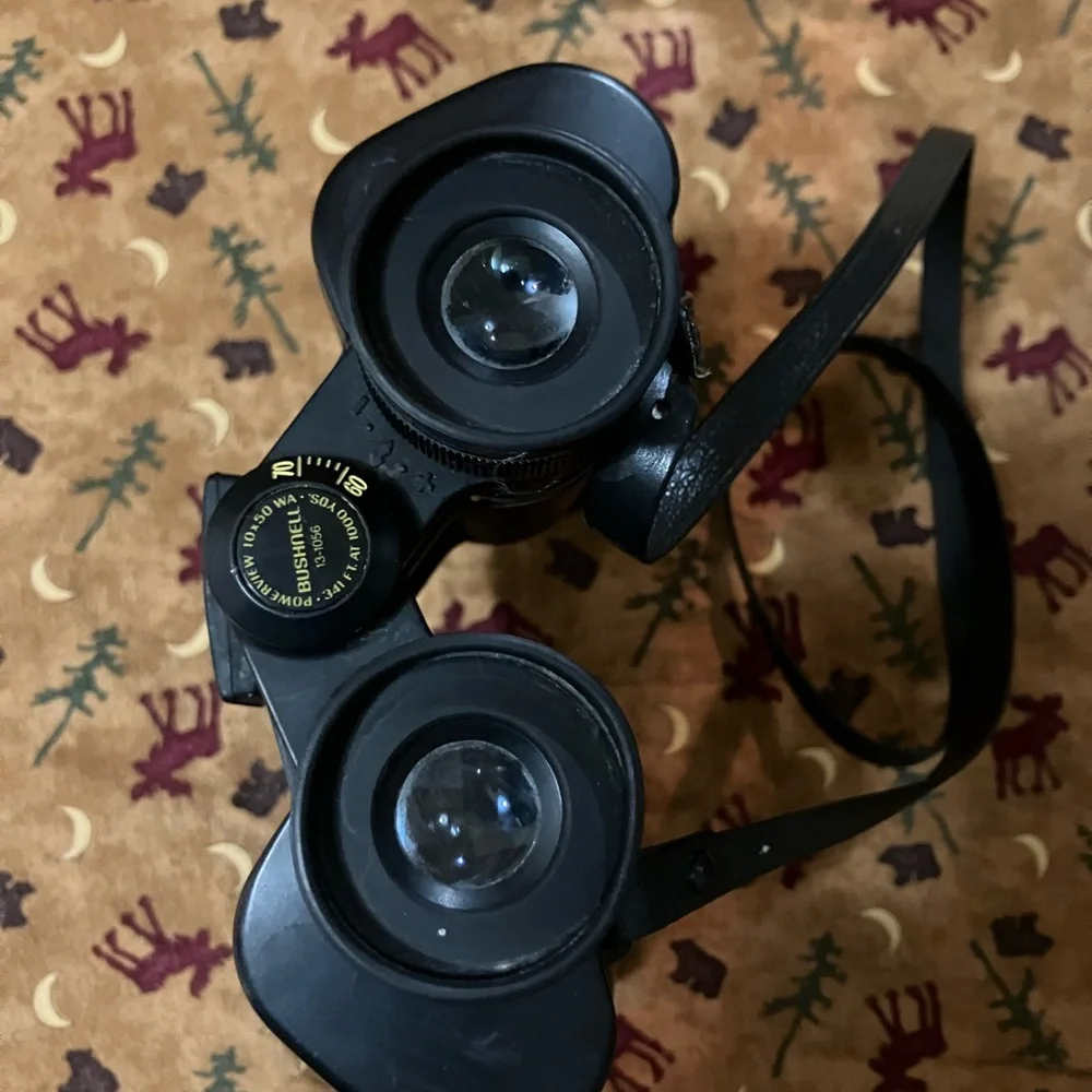 Bushnell 10x50 Binoculars with Robust Body and Large Lenses